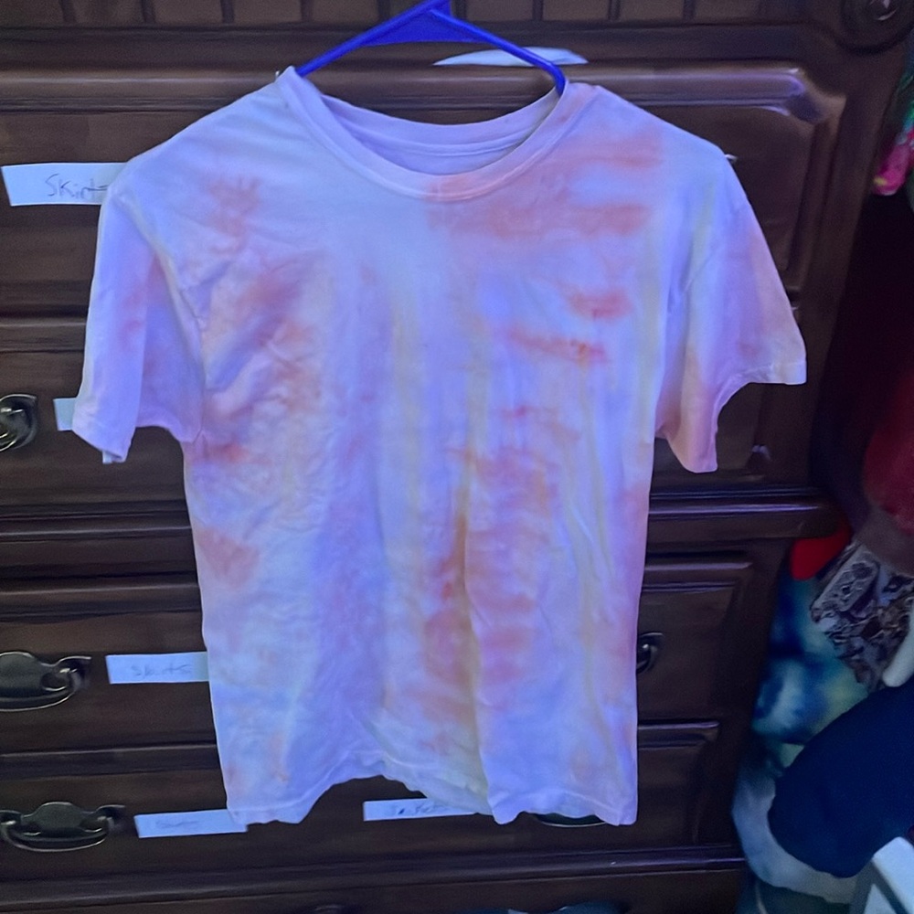Size medium multicolor T-shirt